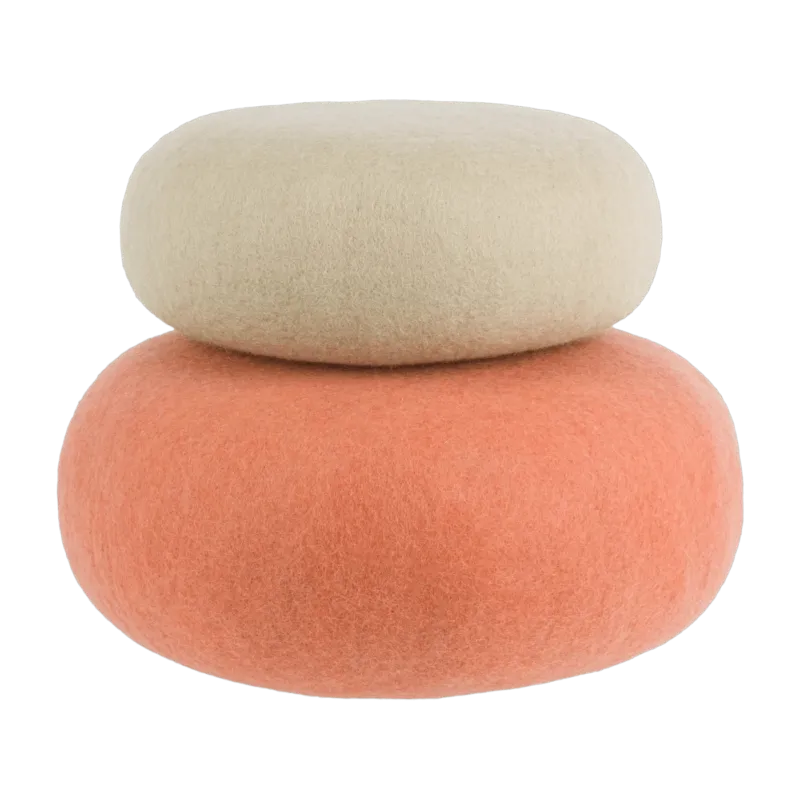 2 Poufs en laine vert-beige et saumon Lutz et Lea - myfelt - The Cool Republic