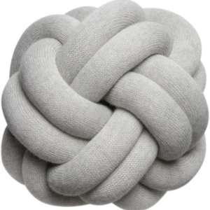 Coussin gris clair Knot 30cm - Design House Stockholm