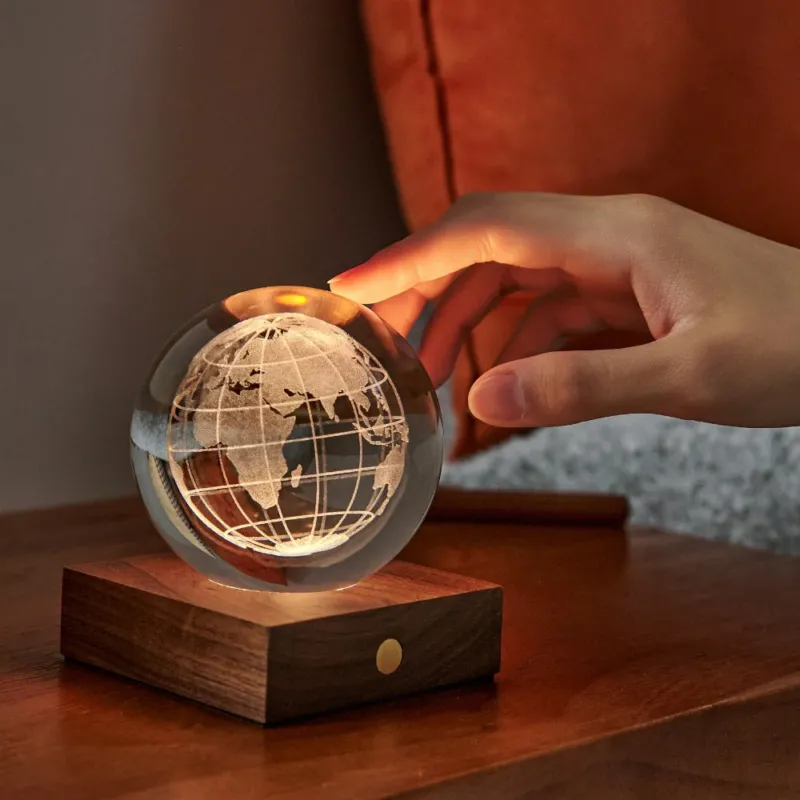 Gingko-Amber-Crystal-Light-World-Globe-02-Casa43