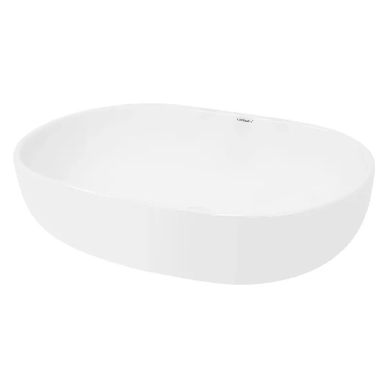 Weiße, ovale Badewanne auf einem weißen Hintergrund.