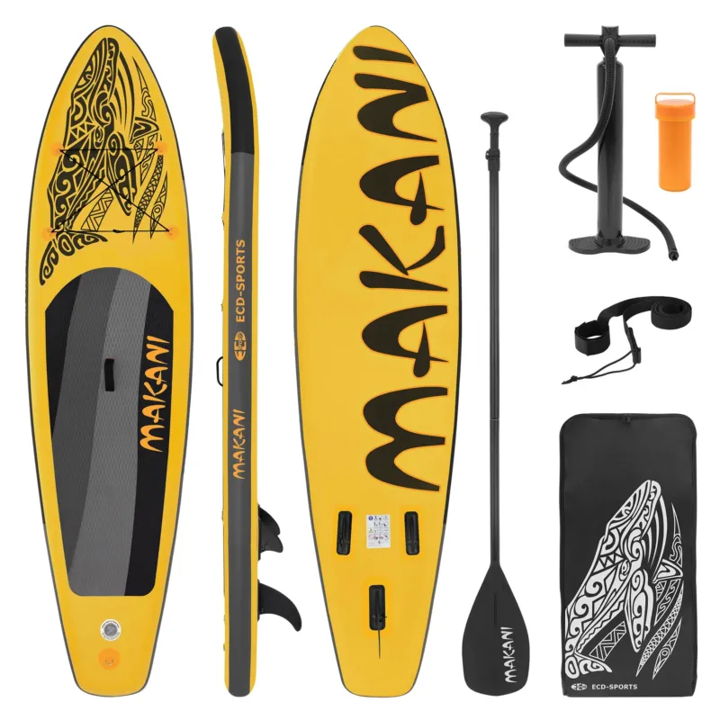 Gelbes Stand Up Paddle Board mit Zubehör, Pumpe und Ruder auf hellem Hintergrund.