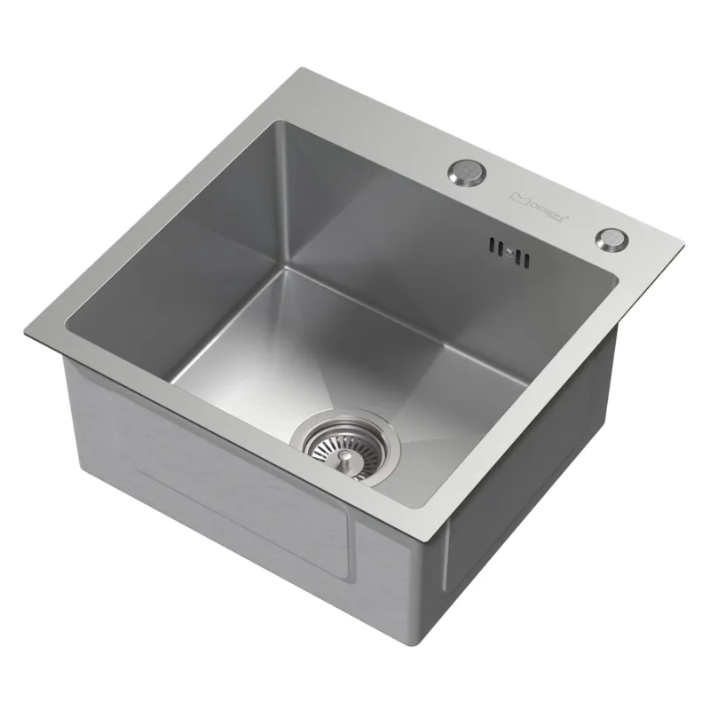 Eckige Edelstahlspüle mit Abfluss und zwei Bedienelementen.