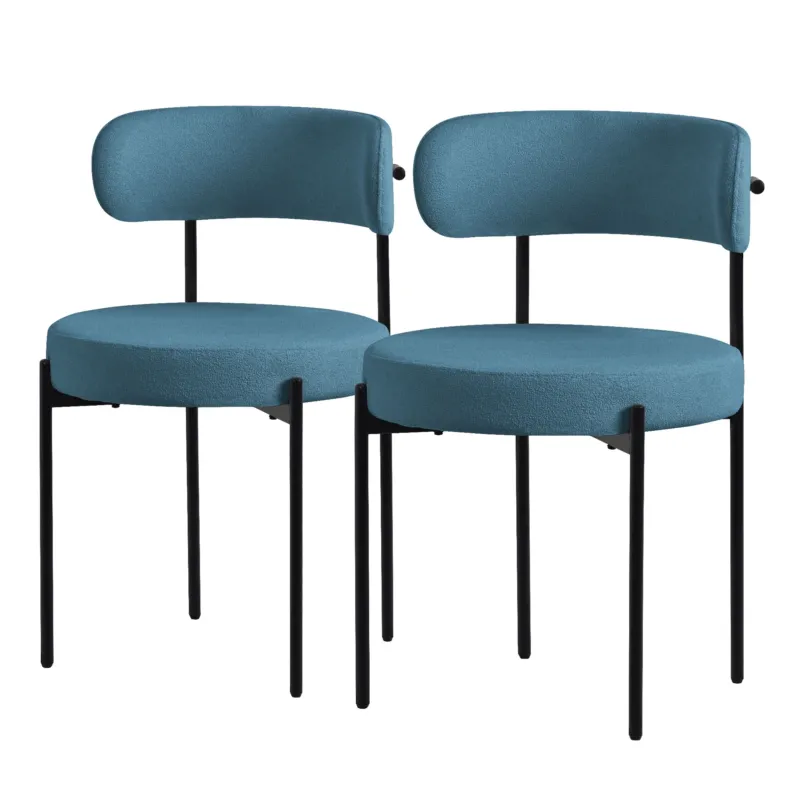 Zwei blaue Stühle mit runden Sitzen und Rückenlehnen auf schwarzen Beinen.