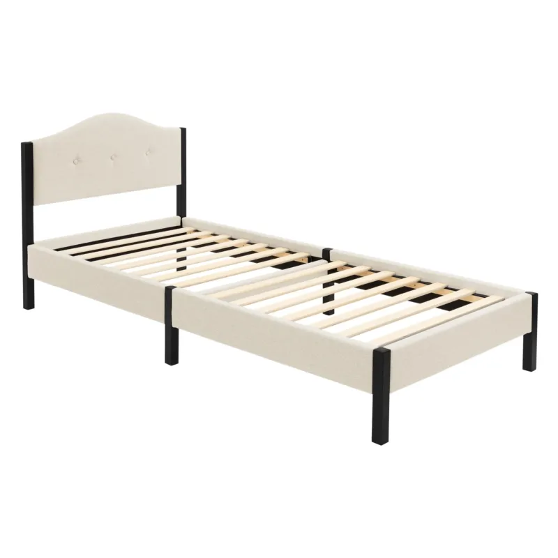 Ein einzelnes Bett in hellem Design, ohne Matratze, auf einem weißen Hintergrund.