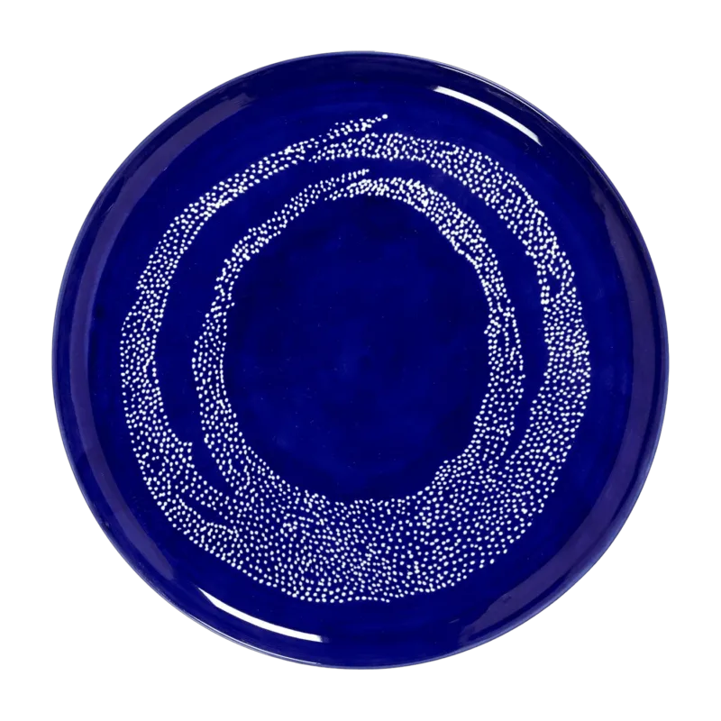 Assiette de service bleu avec motif blanc Feast - Serax - The Cool Republic
