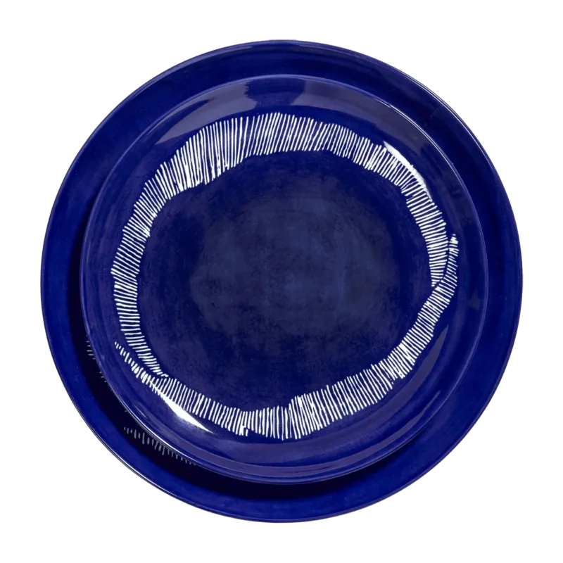 Assiette M bleu avec motif blanc Feast - Serax - The Cool Republic