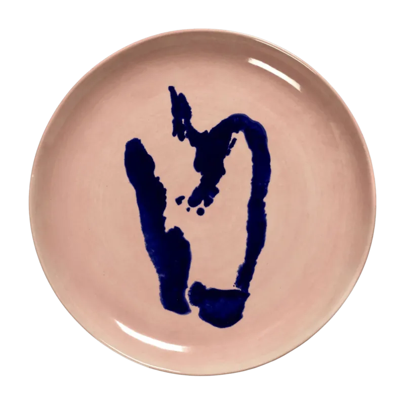 Assiette M rose avec poivron bleu Feast - Serax - The Cool Republic