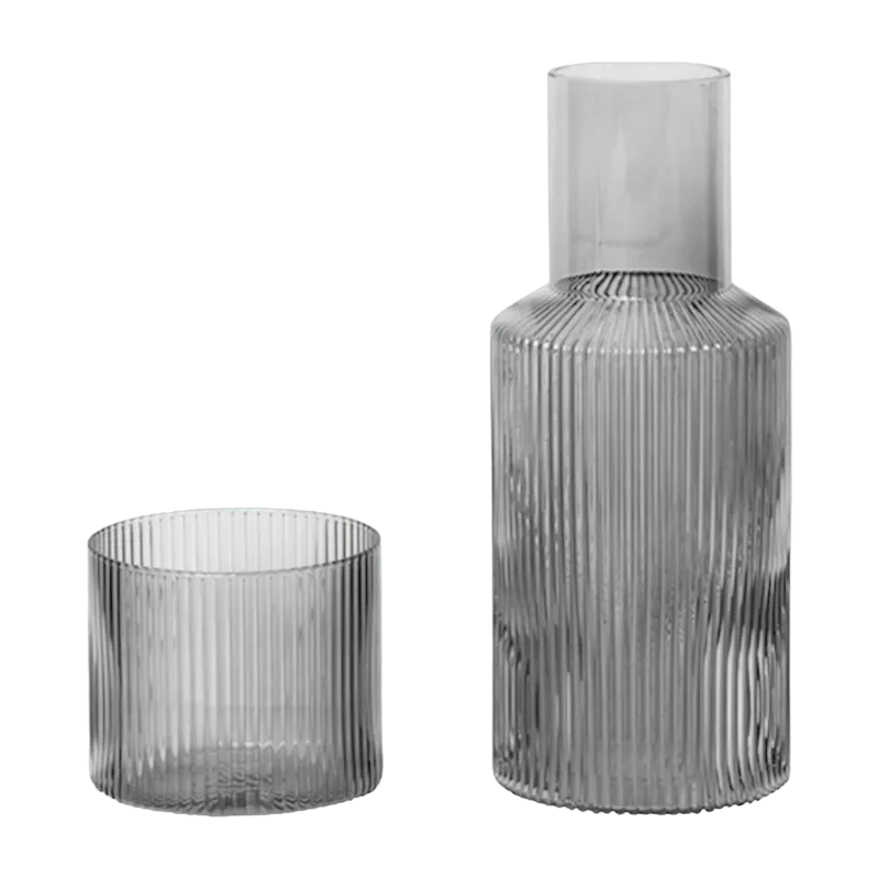 Carafe et verre Ripple gris fumé - Ferm Living - The Cool Republic