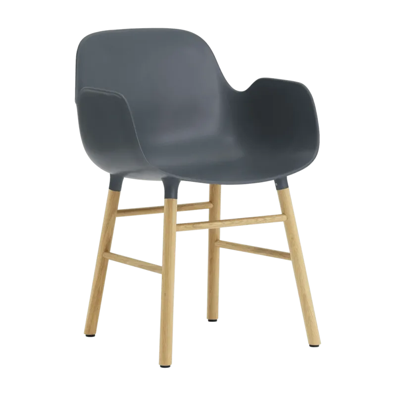 Chaise avec accoudoirs en chêne naturel et pp bleu Form - Normann Copenhagen - The Cool Republic