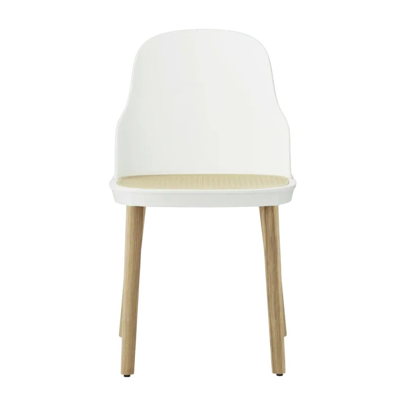 Chaise blanche à l'assise en cannage moulé et au pietement en chêne Allez blanc - Normann Copenhagen - The Cool Republic