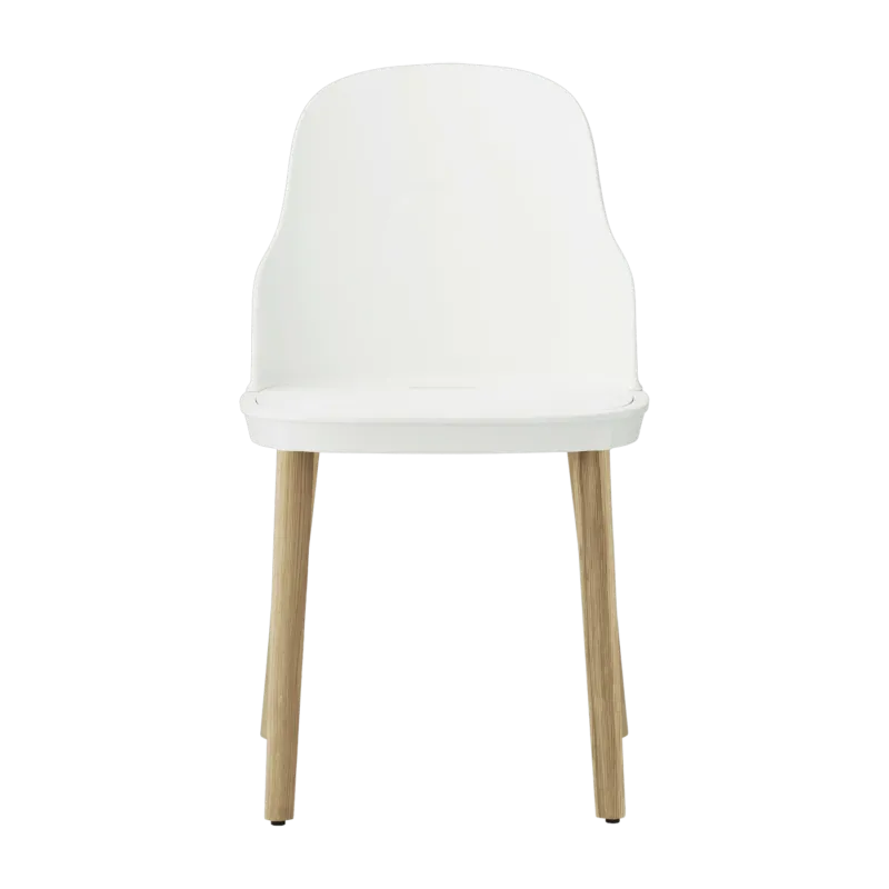 Chaise blanche au pietement en chêne Allez blanc - Normann Copenhagen - The Cool Republic
