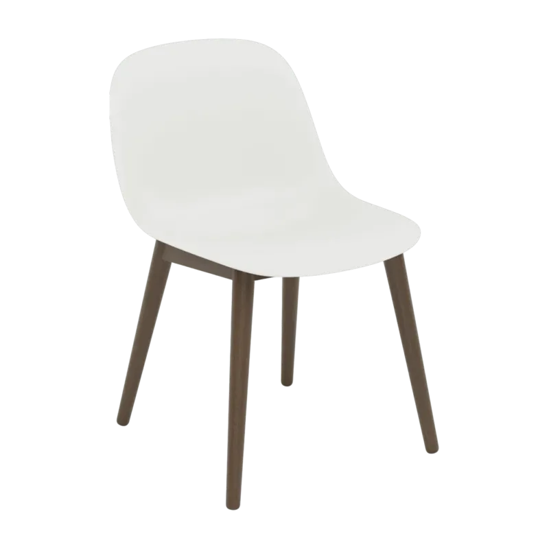 Chaise blanche piétement en chêne marron Fiber - Muuto - The Cool Republic