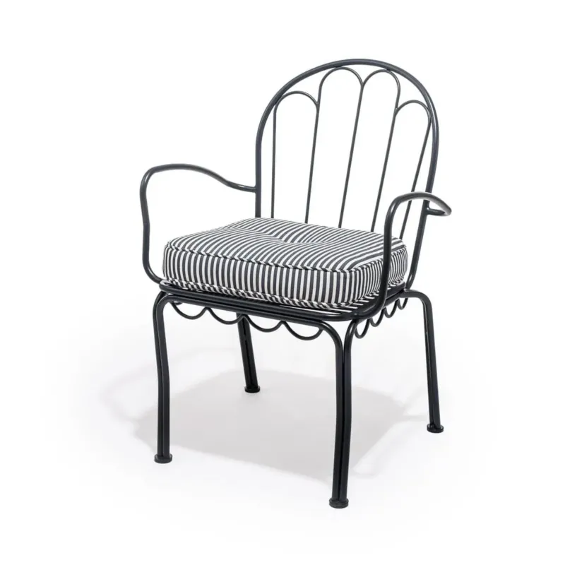 Chaise de jardin en métal noir vintage et coussin en tissu rayé bleu marine The Al Fresco - Business & Pleasure - The Cool Republic
