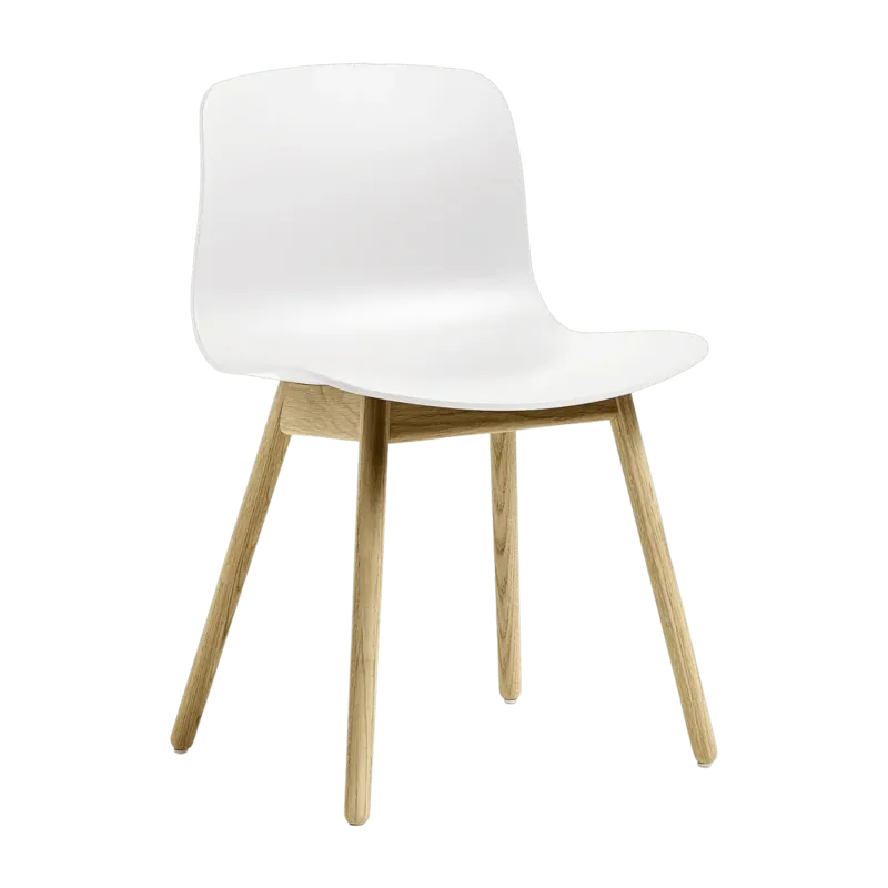 Chaise design blanche piétement en chêne About a chair 12 - HAY - The Cool Republic