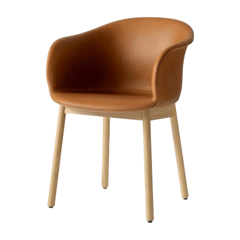 Chaise en cuir marron piétement en chêne JH31 - &tradition - The Cool Republic