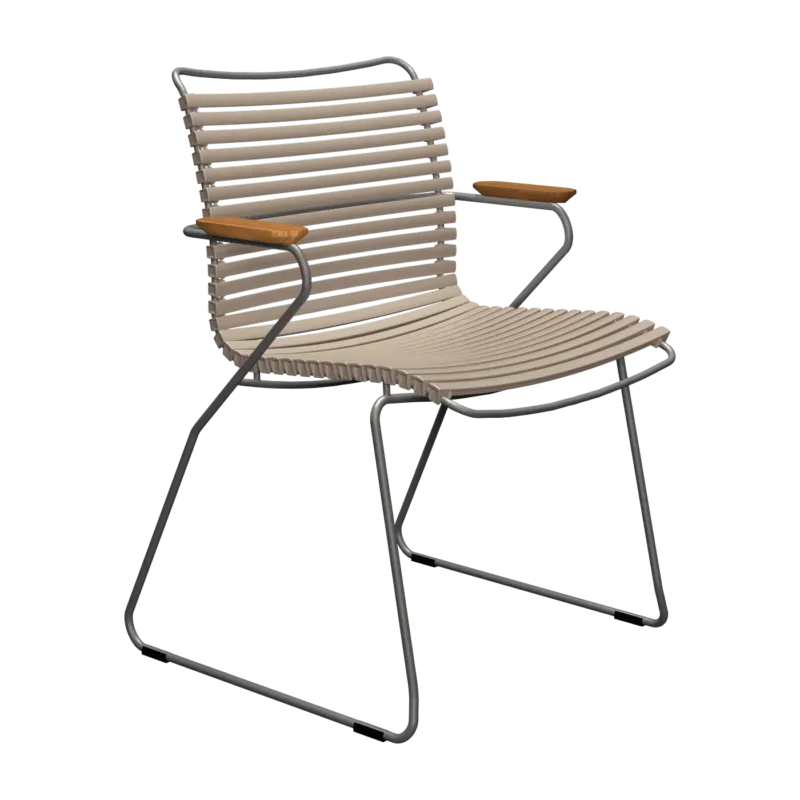 Chaise en métal et plastique beige avec accoudoirs 60x90cm Click - Houe - The Cool Republic