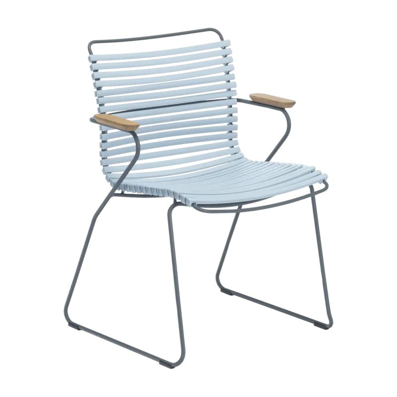 Chaise en métal et plastique bleu clair avec accoudoirs CLICK - Houe - The Cool Republic