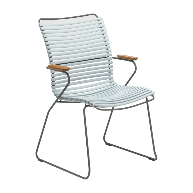 Chaise en métal et plastique bleu clair avec grand dossier CLICK - Houe - The Cool Republic