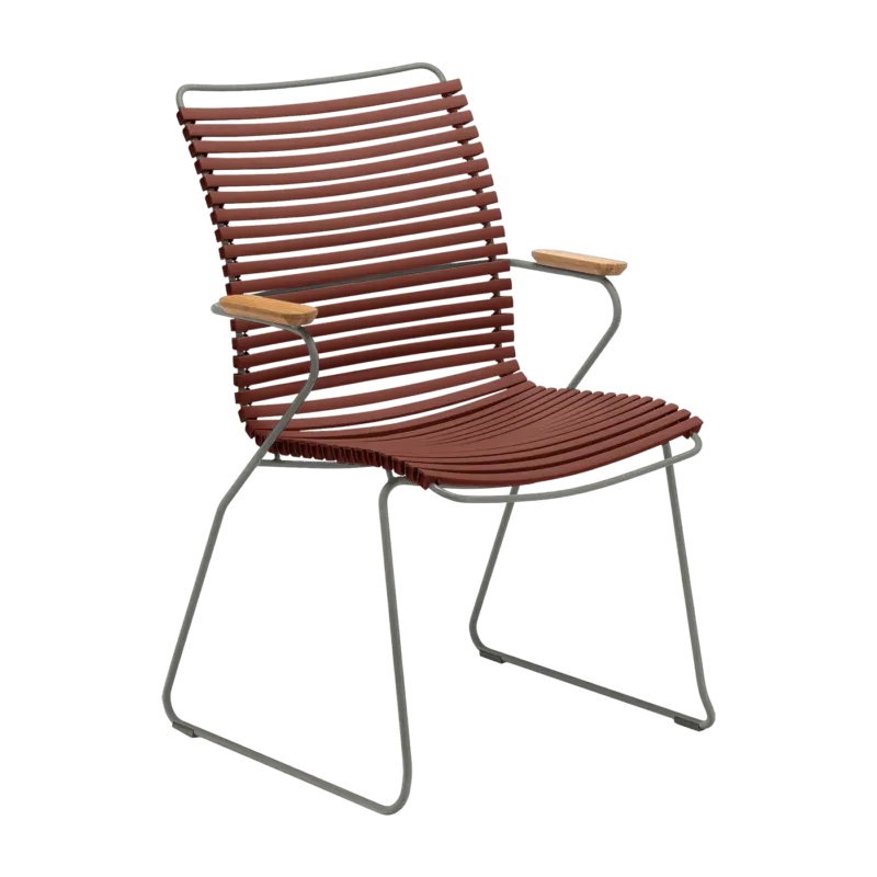Chaise en métal et plastique rouge Paprika avec grand dossier CLICK - Houe - The Cool Republic
