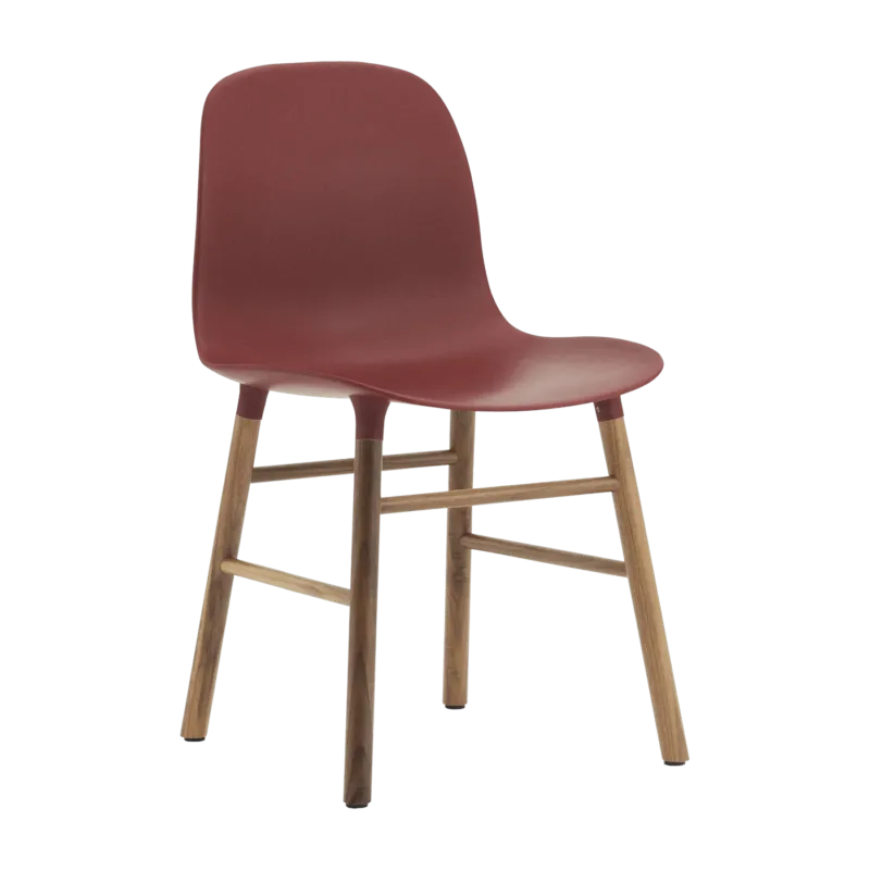 Chaise en noyer naturel et pp rouge Form - Normann Copenhagen - The Cool Republic
