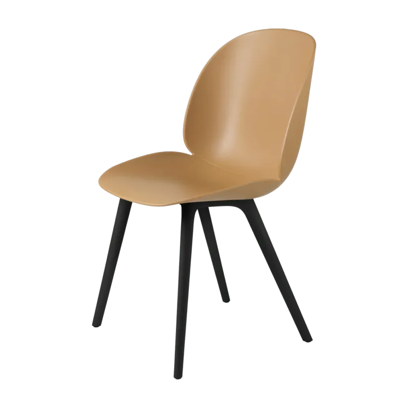 Chaise en plastique ambre et base noire Beetle - Gubi - The Cool Republic