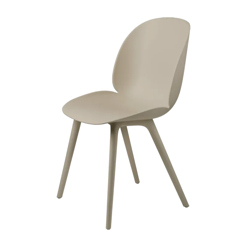 Chaise extérieure en plastique beige Beetle - Gubi - The Cool Republic
