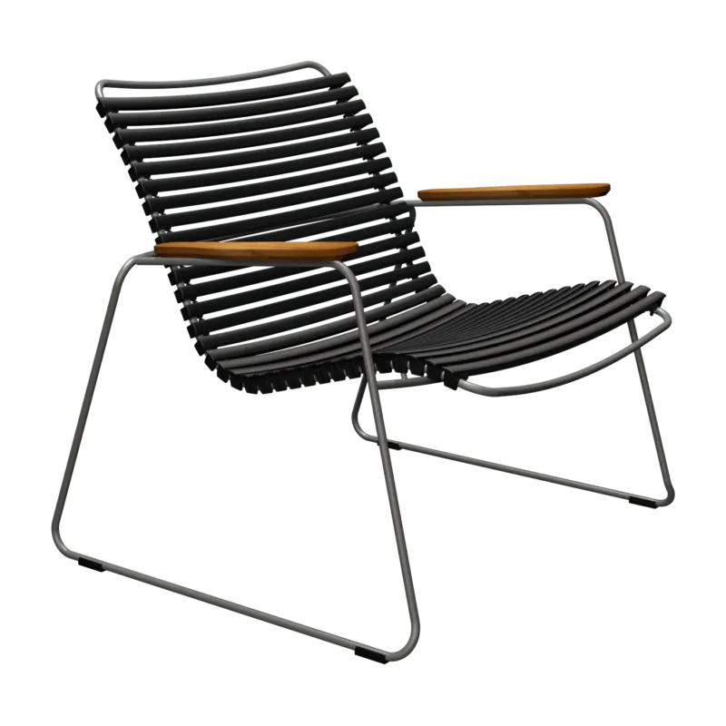 Chaise lounge en métal et plastique noir avec accoudoirs en bambou Click - Houe - The Cool Republic
