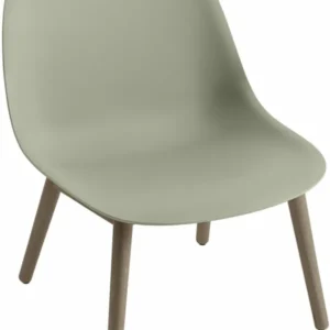 Chaise lounge vert pâle piétement en chêne Fiber - Muuto - The Cool Republic