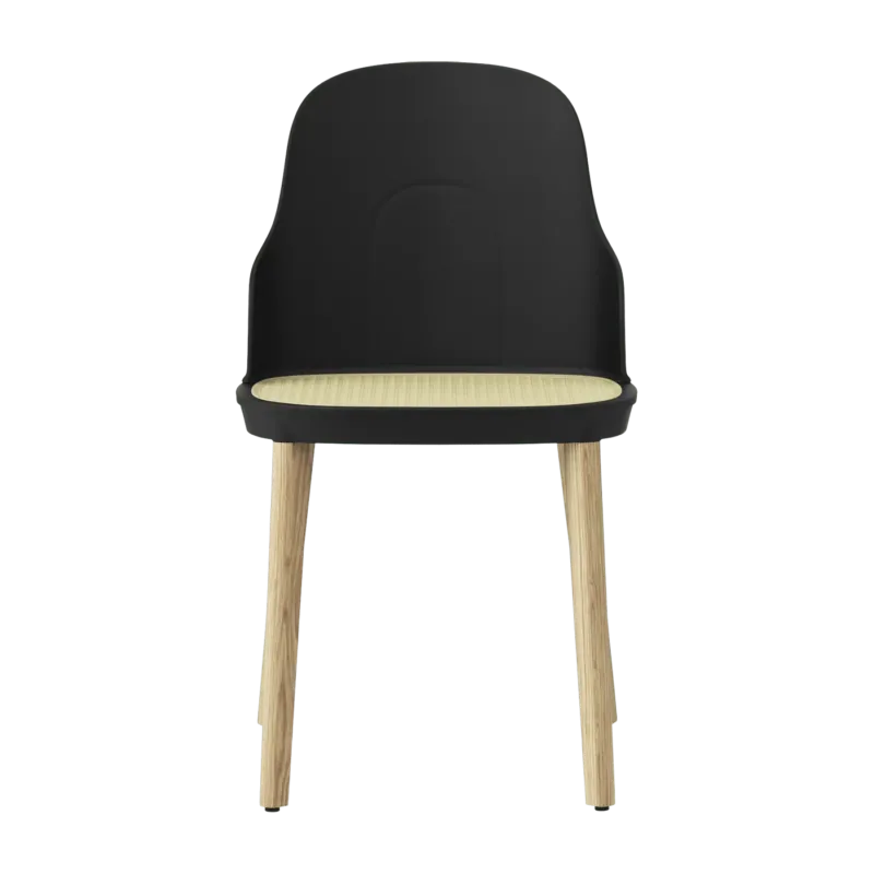 Chaise noire à l'assise en cannage moulé et au piétement en chêne Allez noir - Normann Copenhagen - The Cool Republic
