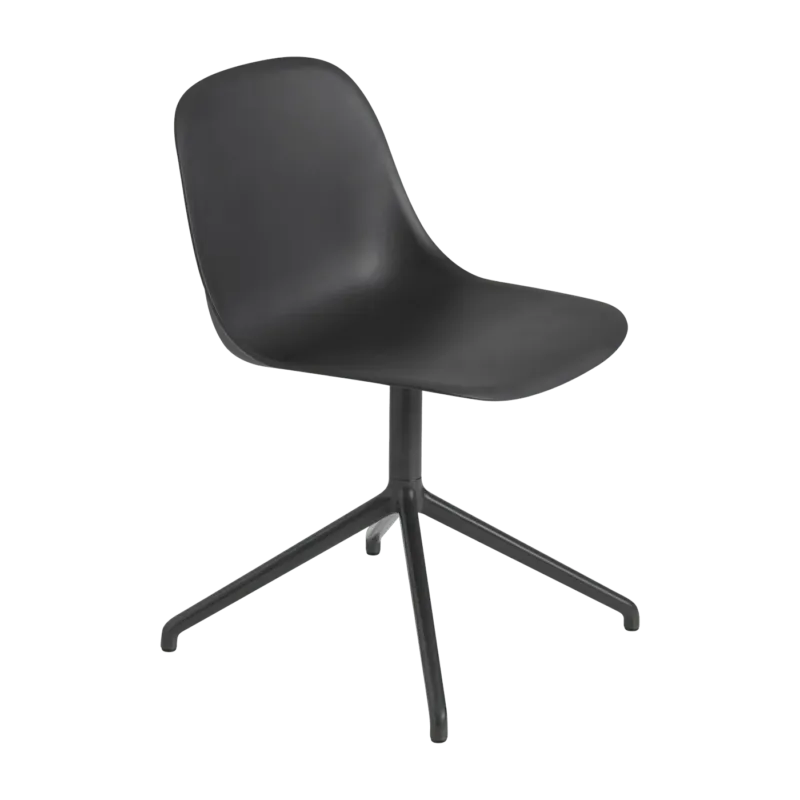 Chaise noire piétement pivot Fiber - Muuto - The Cool Republic