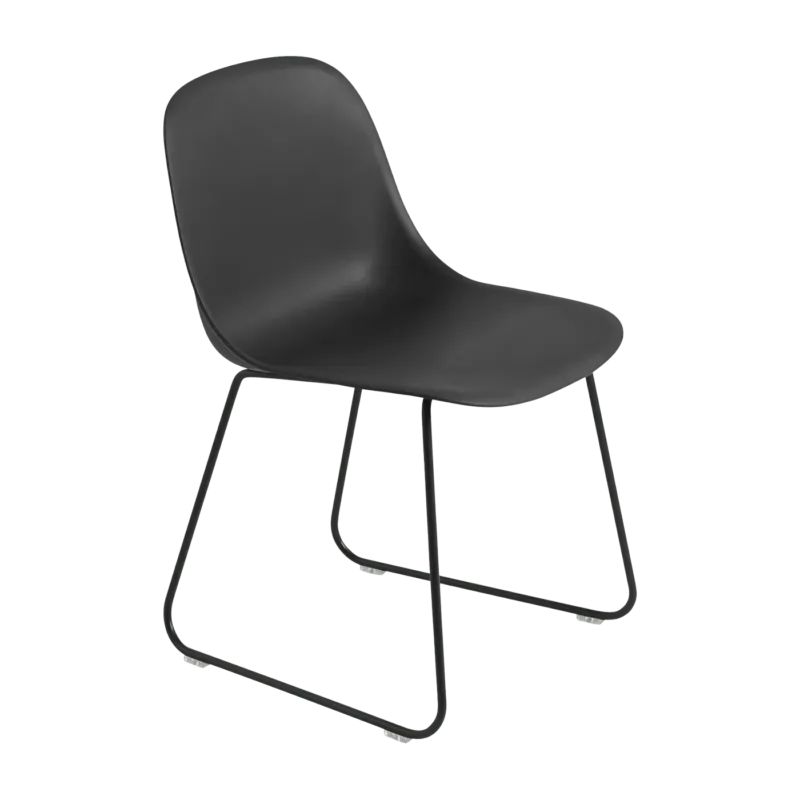 Chaise noire piétement traîneau Fiber - Muuto - The Cool Republic