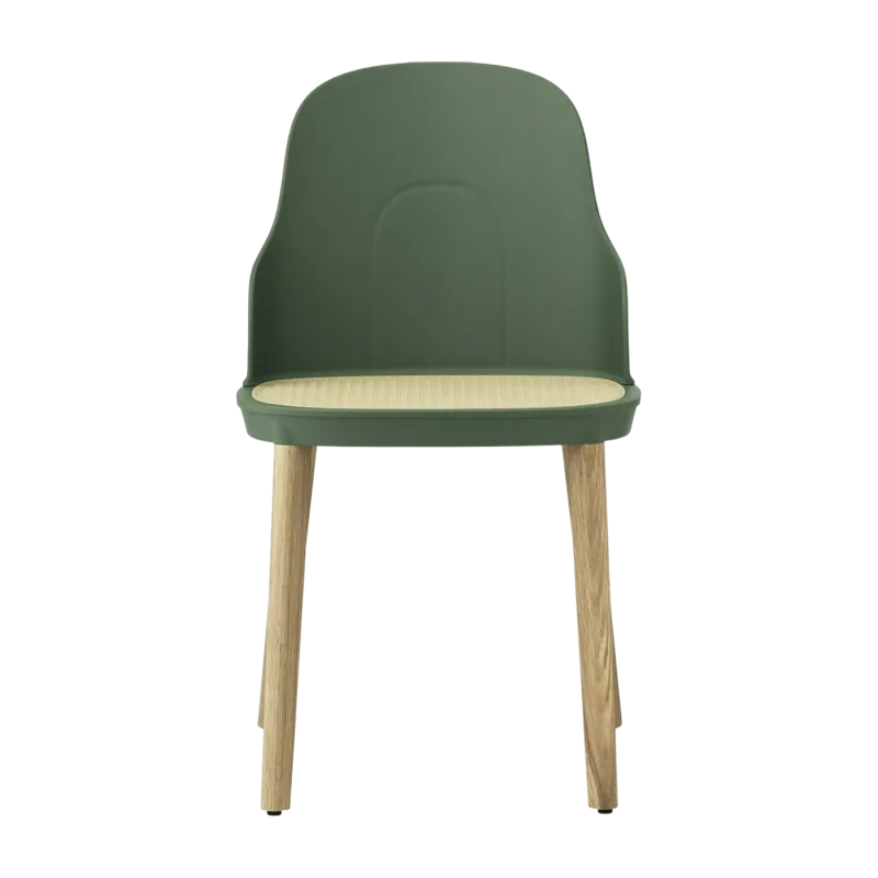 Chaise verte parc à l'assise en cannage moulé et au pietement en chêne Allez Park vert - Normann Copenhagen - The Cool Republic