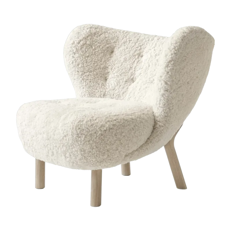 Fauteuil en peau de mouton et pieds en chêne Little Petra VB1 - &tradition - The Cool Republic