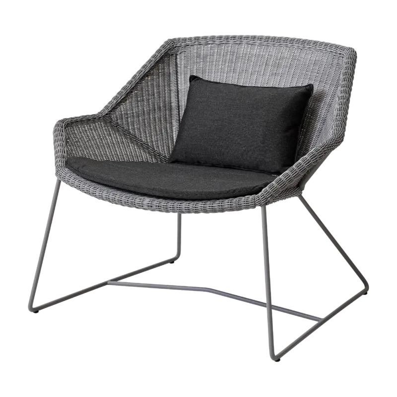 Fauteuil gris avec coussins noirs Breeze lounge - Cane-Line - The Cool Republic