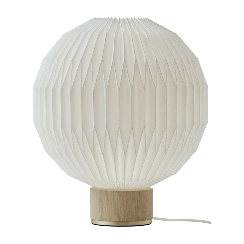 Lampe de table en bois de chêne et papier plissé modèle 375 - Le Klint - The Cool Republic