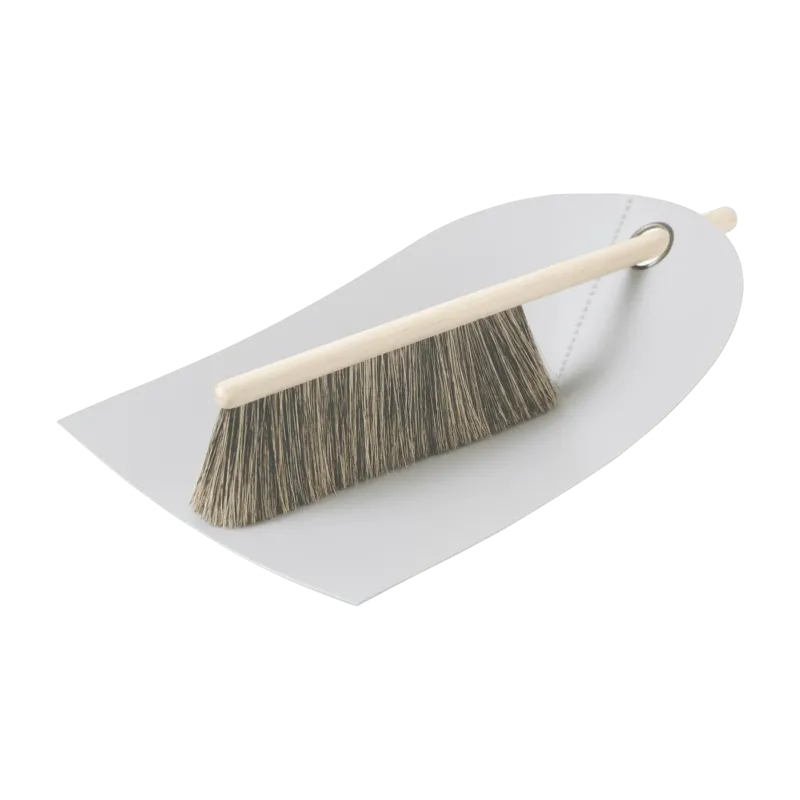 Pelle à poussière gris clair et balai en hêtre Dustpan & Broom gris clair - Normann Copenhagen - The Cool Republic