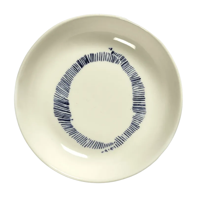 Plat S blanc avec motif bleu Feast - Serax - The Cool Republic