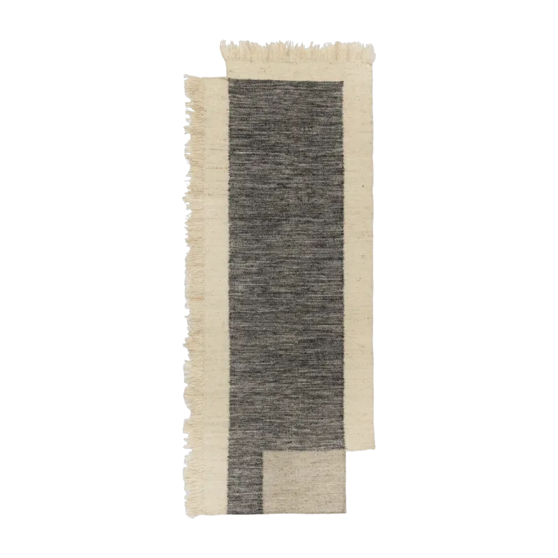 Tapis de couloir asymétrique en laine charbon et off-white 80x200 cm Counter - Ferm Living