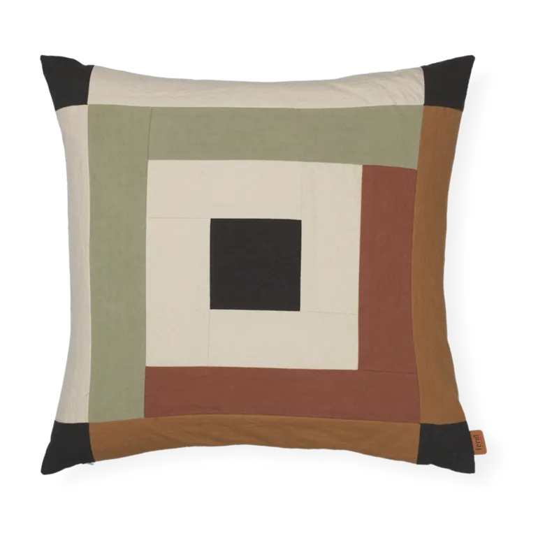 Coussin carré en patchwork marron et rouge 50x50cm Border - Ferm living