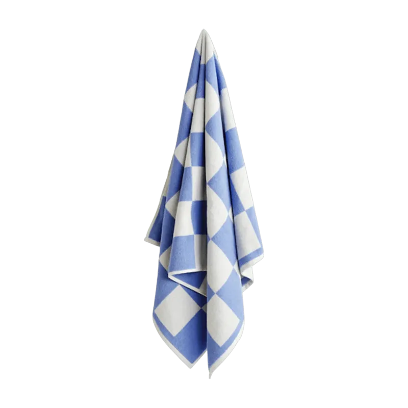Serviette de bain à carreaux bleu ciel et blanc 70 x 136 cm Check - HAY - The Cool Republic