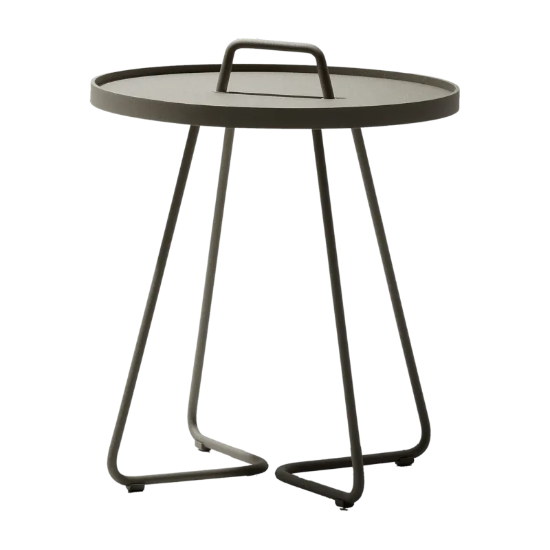 Table d'appoint 60 cm en aluminium taupe On-the-move - Cane-Line - The Cool Republic