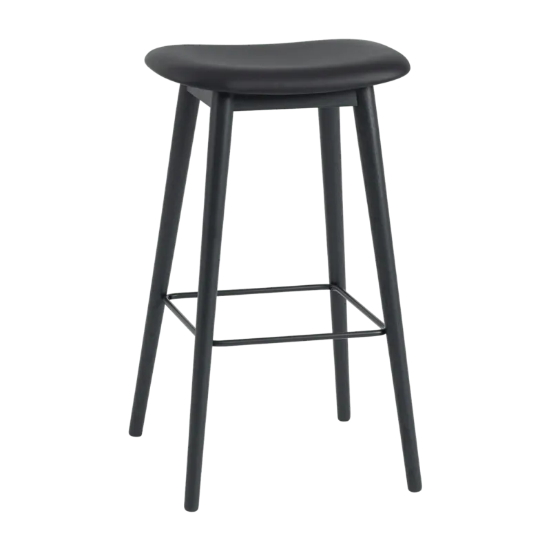 Tabouret de bar 65cm noir piétement en chêne et assise cuir Fiber - Muuto - The Cool Republic
