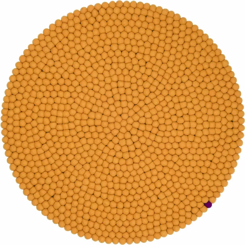 Tapis à boules de feutre ocre 200 cm Big One - myfelt - The Cool Republic