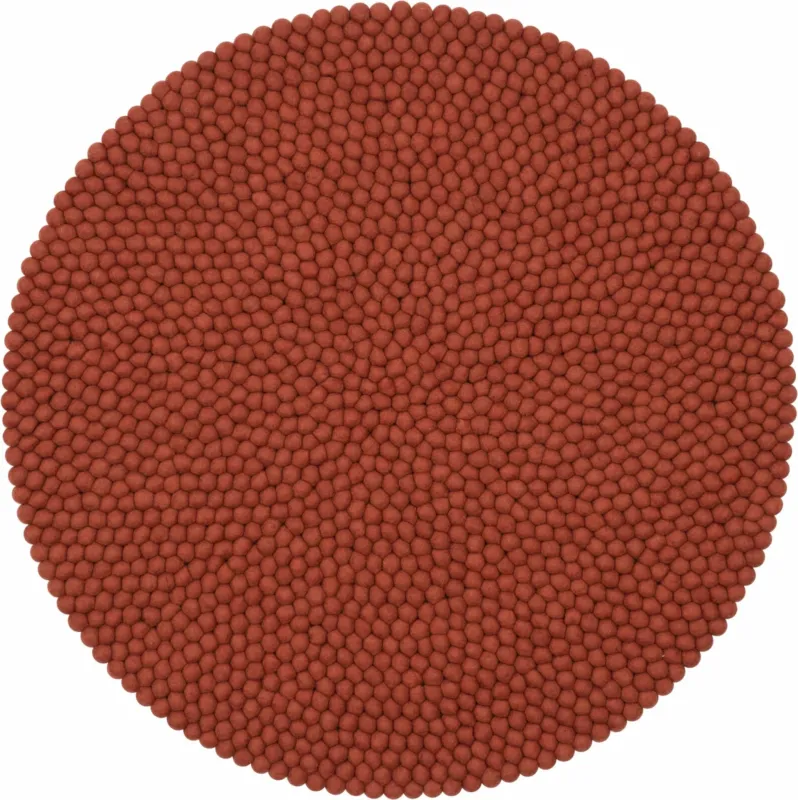 Tapis à boules de feutre rouge brique 300 cm Lora - myfelt - The Cool Republic