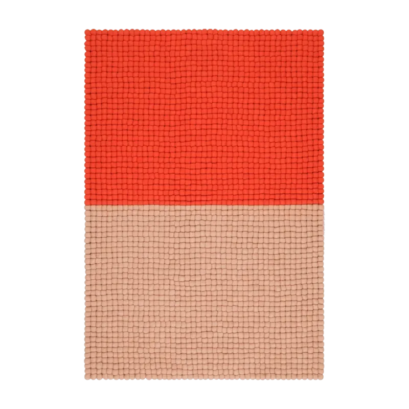 Tapis à boules de feutre rouge et rose 90x130 cm Contrast - myfelt - The Cool Republic