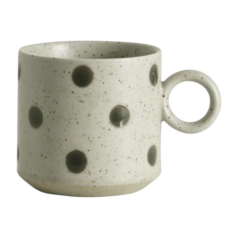 Tasse à pois en céramique couleur sable/vert avec anse Grainy - Nordal - The Cool Republic